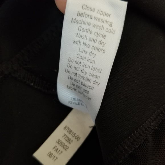 ATHLETA Women's Stellar Tight in Black size Extra Small style 870815 - Picture 12 of 14
